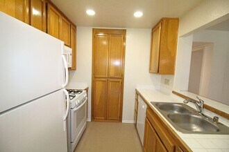 2222 Martinique Ln in Oxnard, CA - Building Photo - Building Photo