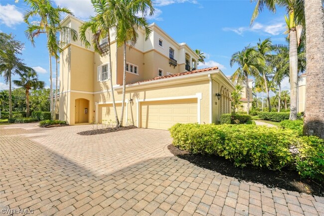 2613 Estrella Dr in Naples, FL - Foto de edificio - Building Photo