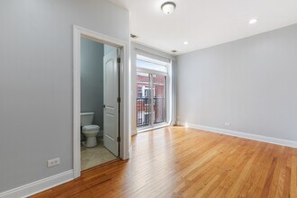 2005 W Jarvis Ave in Chicago, IL - Building Photo - Building Photo