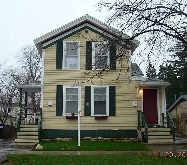 328 Franklin St in Barrington, IL - Foto de edificio - Building Photo