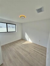 630 NE 166th St in Miami, FL - Building Photo - Building Photo