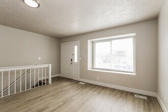 76 W Stauffer Ln in Murray, UT - Building Photo - Building Photo