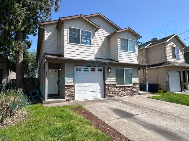 924 NE 94th Ave in Portland, OR - Building Photo