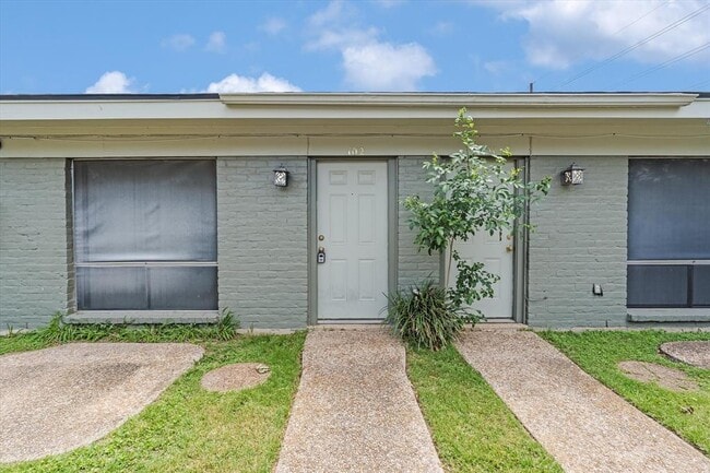 property at 612 W 51st St