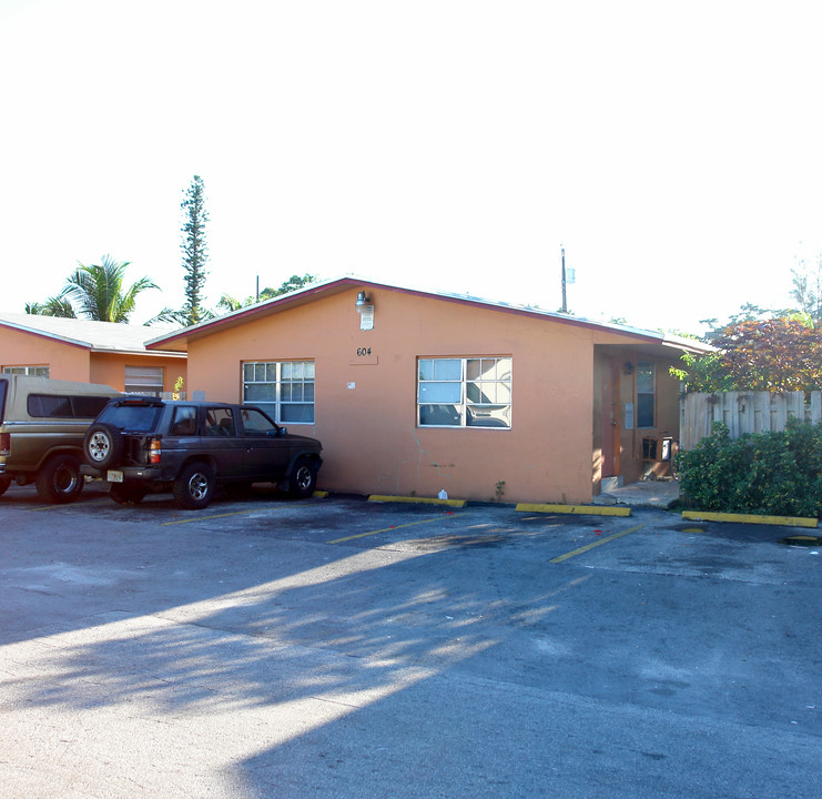 604 NE 4th Ave in Fort Lauderdale, FL - Building Photo