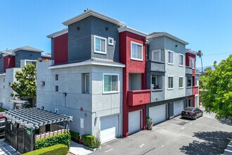 Magnolia Court Townhomes in Corona, CA - Building Photo - Building Photo