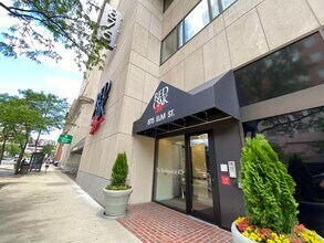 875 Elm St in Manchester, NH - Building Photo - Building Photo