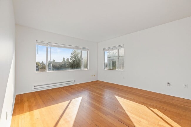 4745 18th Ave NE in Seattle, WA - Building Photo - Building Photo