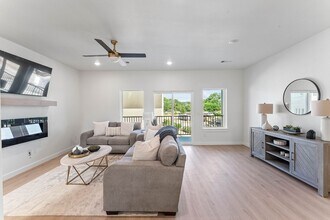 1440 Hendon St in Fayetteville, AR - Foto de edificio - Building Photo