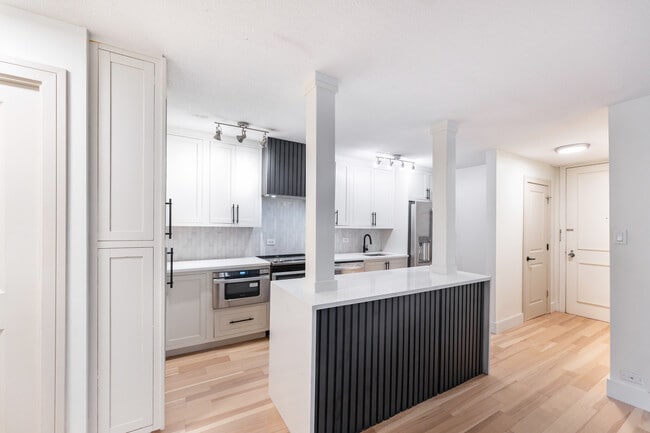 property at 1339 N Dearborn St