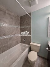 74 Breezeview Dr in Ballwin, MO - Foto de edificio - Building Photo