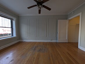 1160 N Dearborn St, Unit 209 in Chicago, IL - Building Photo - Building Photo