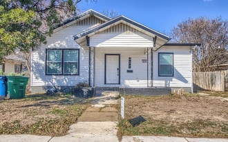 427 E Southcross in San Antonio, TX - Building Photo