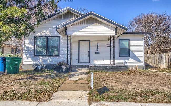 property at 427 E Southcross