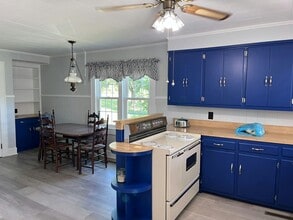 2155 Lacy Holt Rd in Graham, NC - Building Photo - Building Photo