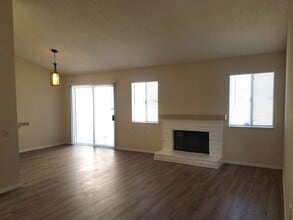 2490 Daybreak St in Hemet, CA - Building Photo - Building Photo