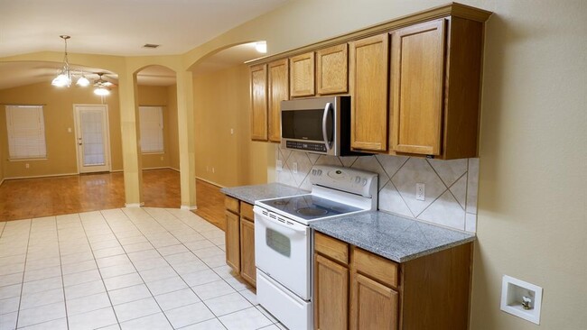 106 Northern Trail in Leander, TX - Foto de edificio - Building Photo