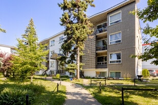 4290-4320 Métropolitain E in Montréal, QC - Building Photo