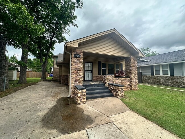 750 S Jenkins Ave in Norman, OK - Building Photo - Building Photo