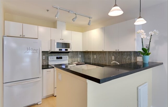 1323 Boren Ave in Seattle, WA - Building Photo - Building Photo