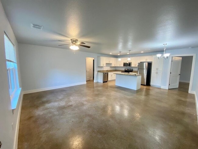 300 Pendergrass St in Smithville, TX - Building Photo - Building Photo