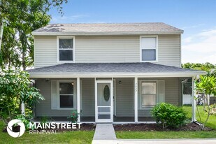 2827 Marshall Dr in Sarasota, FL - Building Photo