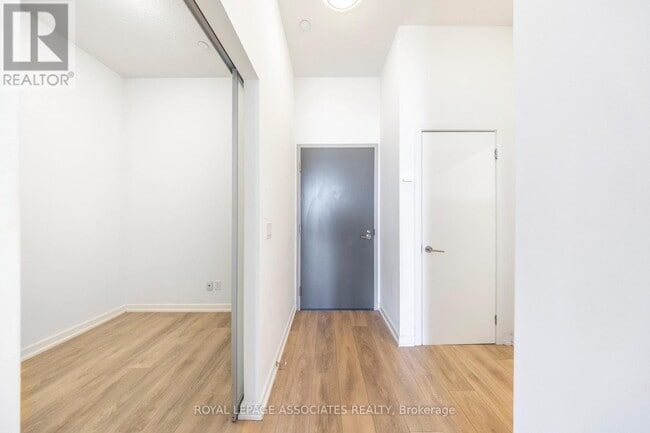 36 Forest Manor Rd in Toronto, ON - Building Photo - Building Photo