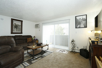 Flatirons Park Apartments in Broomfield, CO - Building Photo - Interior Photo