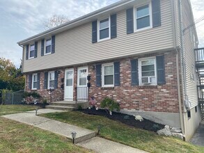 60 Ashcraft Rd, Unit 60 ashcraft road in New London, CT - Building Photo - Building Photo