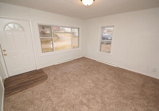 18 Riverview Ln in Bettendorf, IA - Building Photo - Building Photo