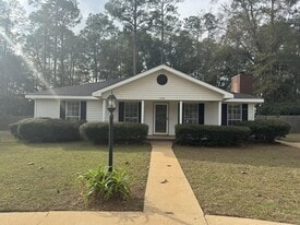 1518 W Longleaf Dr in Bainbridge, GA - Building Photo