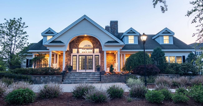 Heritage at Bedford Springs in Bedford, MA - Foto de edificio - Building Photo