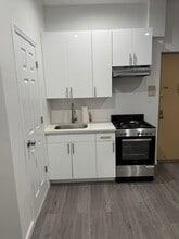 16 Conselyea St, Unit 2 in Brooklyn, NY - Building Photo - Building Photo