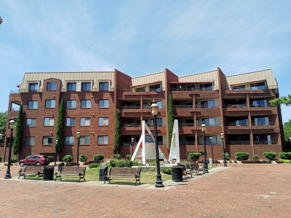 Freemason Harbour Condominiums in Norfolk, VA - Building Photo