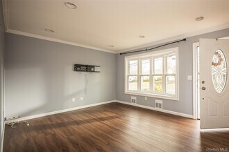 41 Morning Dr in Centereach, NY - Foto de edificio - Building Photo