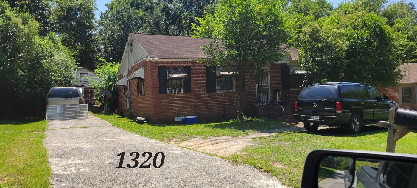 1320 Peavy Dr in Macon, GA - Building Photo