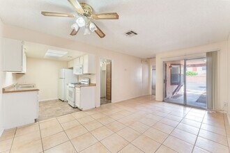 457 N Lamb Blvd in Las Vegas, NV - Building Photo - Building Photo