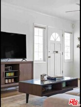 17900 Hatteras St in Los Angeles, CA - Building Photo - Building Photo