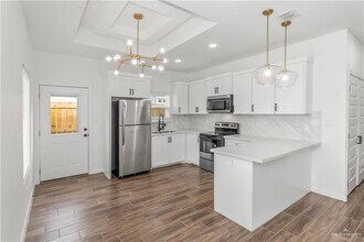 10 W Woodson Dr in Edinburg, TX - Building Photo - Building Photo