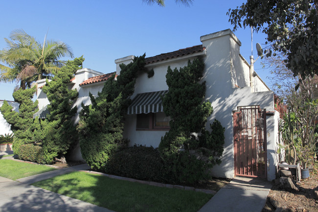 924 Redondo Ave in Long Beach, CA - Building Photo - Building Photo