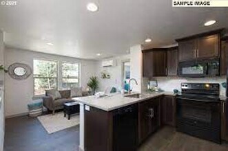 16497 Carter Ct in La Pine, OR - Building Photo - Building Photo
