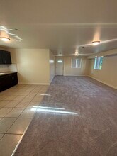 213 W 82nd St in Los Angeles, CA - Foto de edificio - Building Photo