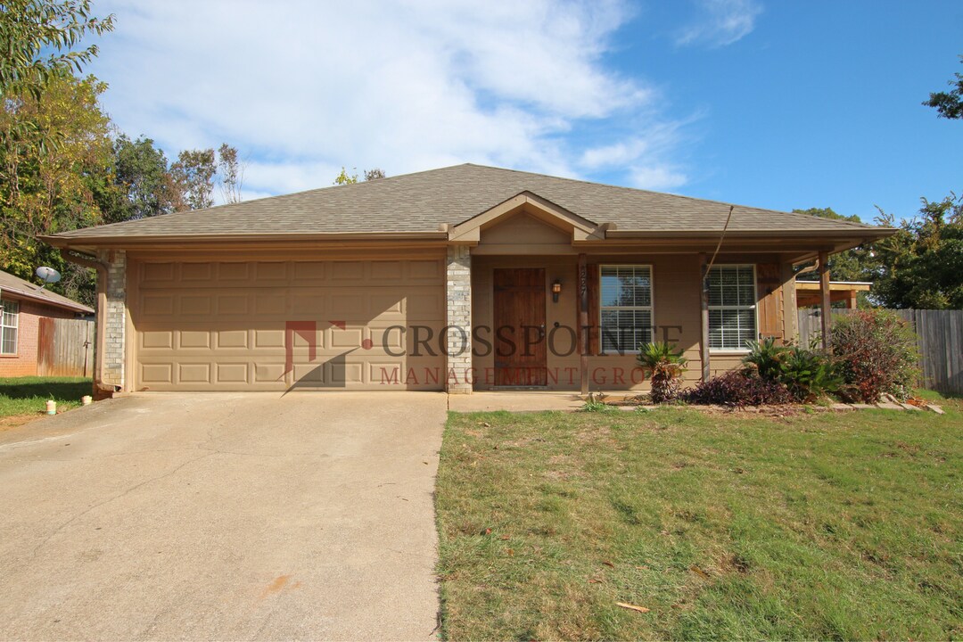 227 Willowbrook Ln in Whitehouse, TX - Building Photo