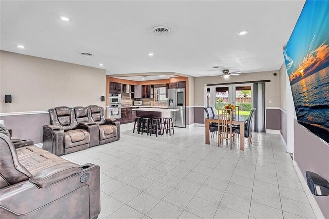 6960 SW 15th St in Pembroke Pines, FL - Building Photo - Building Photo