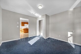 13 Greenwoods Ave in Winsted, CT - Building Photo - Building Photo