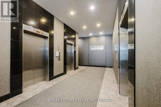 1-301 Leaside Park Dr in Toronto, ON - Building Photo - Building Photo