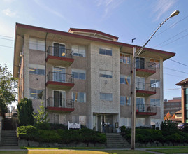 1114 Pacific Ave in Everett, WA - Foto de edificio - Building Photo