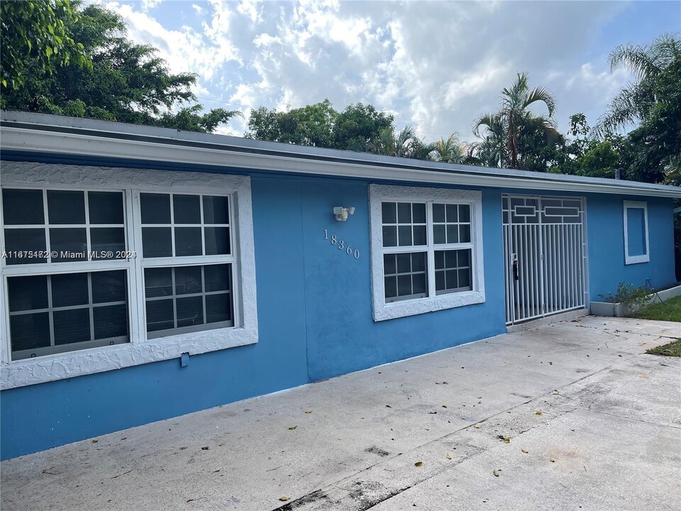 18360 NE 22nd Ave in Miami, FL - Building Photo