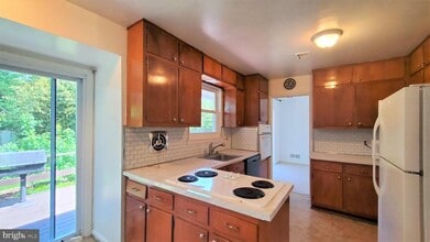 6405 Middleburg Ln in Bethesda, MD - Building Photo - Building Photo