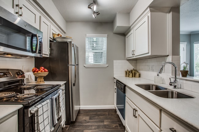 7510 Brompton St in Houston, TX - Building Photo - Building Photo